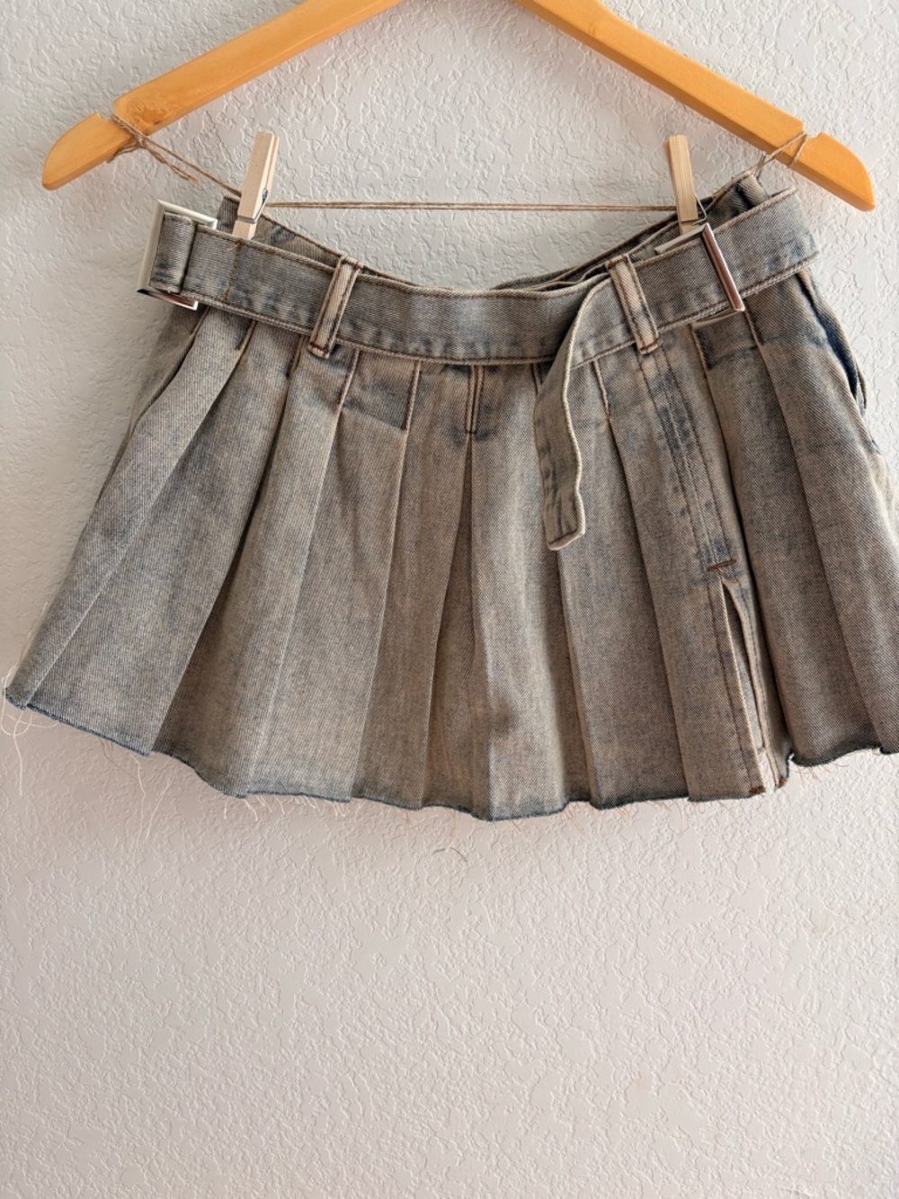 Fashion nova Grey Paige Pleated Tinted Denim Mini Skirt with belt Size XS